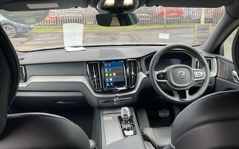 Usado Volvo XC60 Plus 197 HP (144 kW) 2023 Prateado SUV