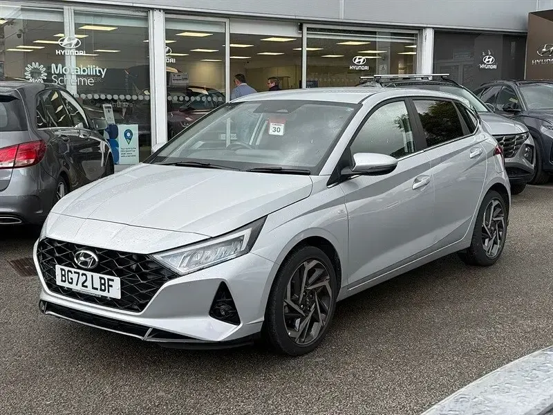 Used Hyundai i20 Premium 100 HP (73 kW) 2022 Silver Hatchback