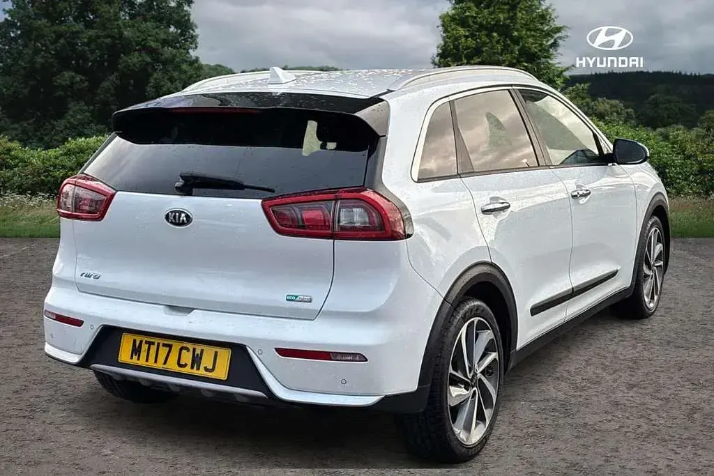 Used Kia Niro First Edition 141 HP (103 kW) 2017 White SUV