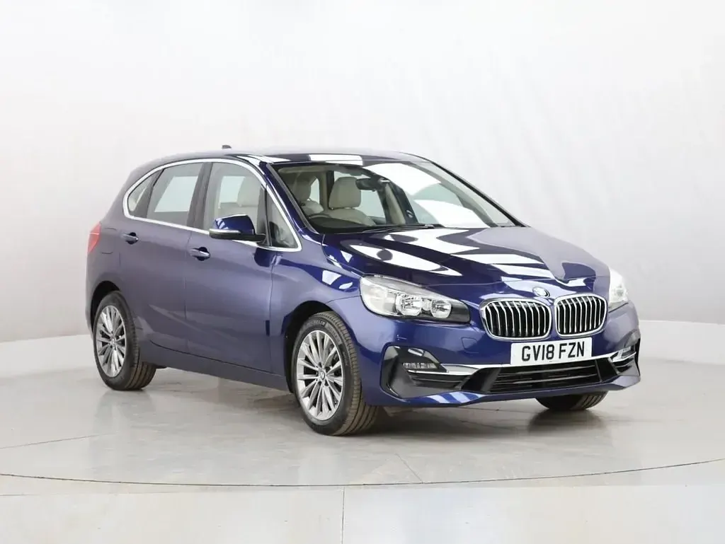 Begagnad BMW 220 Luxury Line 192 HK (141 kW) 2018 Blå Halvkombi