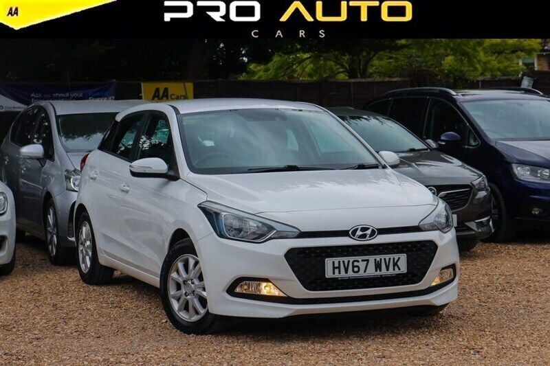 White Used 2017 Hyundai i20 SE Hatchback | £7,551 (Good price) - Image 1/1