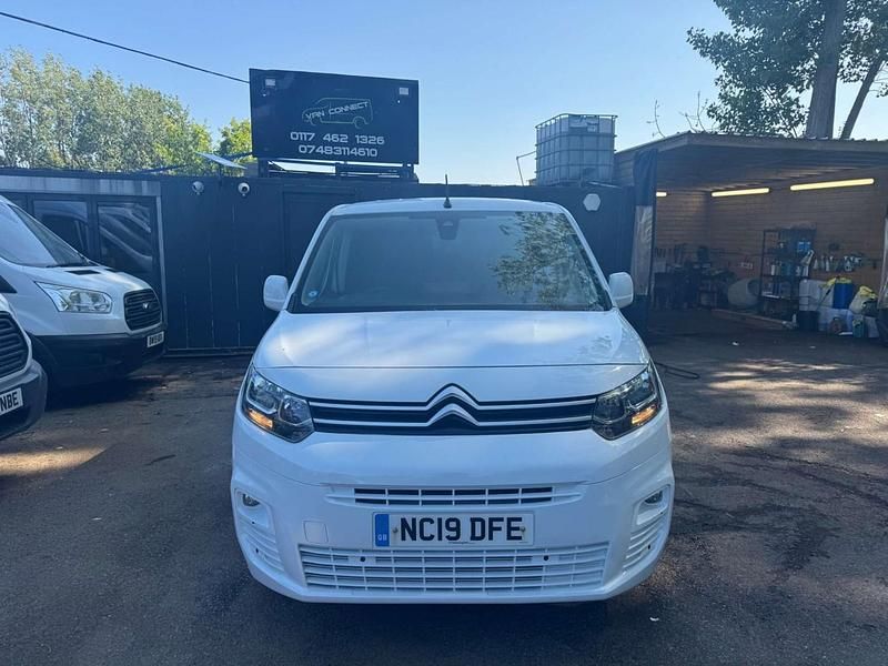 Used Citroën Berlingo Start 100 HP (73 kW) 2019 White MPV