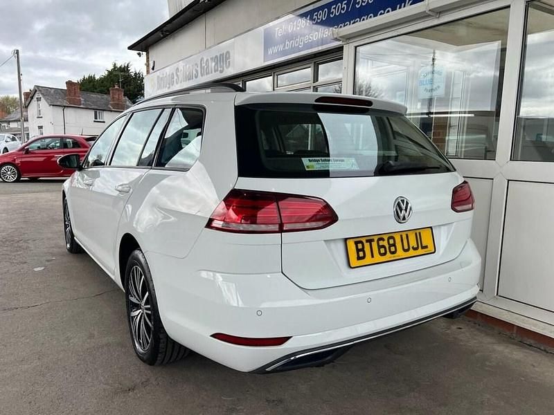 Used VW Golf VII SE 115 HP (84 kW) 2018 White Estate