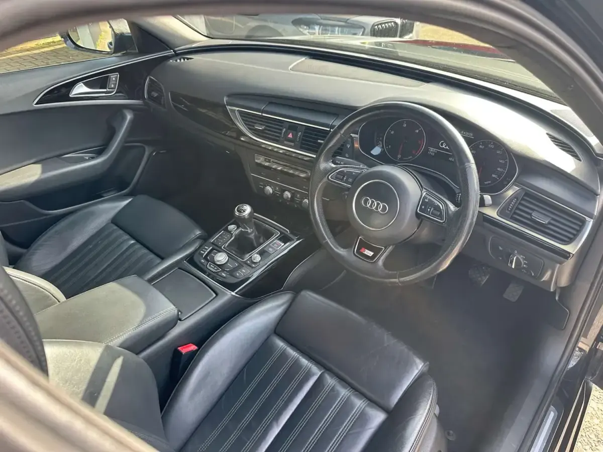 Usado Audi A6 Black Edition 177 HP (130 kW) 2013 Preto Carrinha