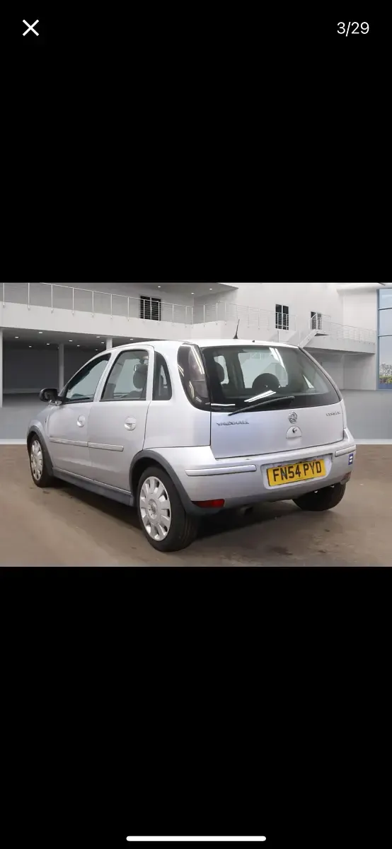 Używany Vauxhall Corsa Design Edition 2004 Srebrny Hatchback