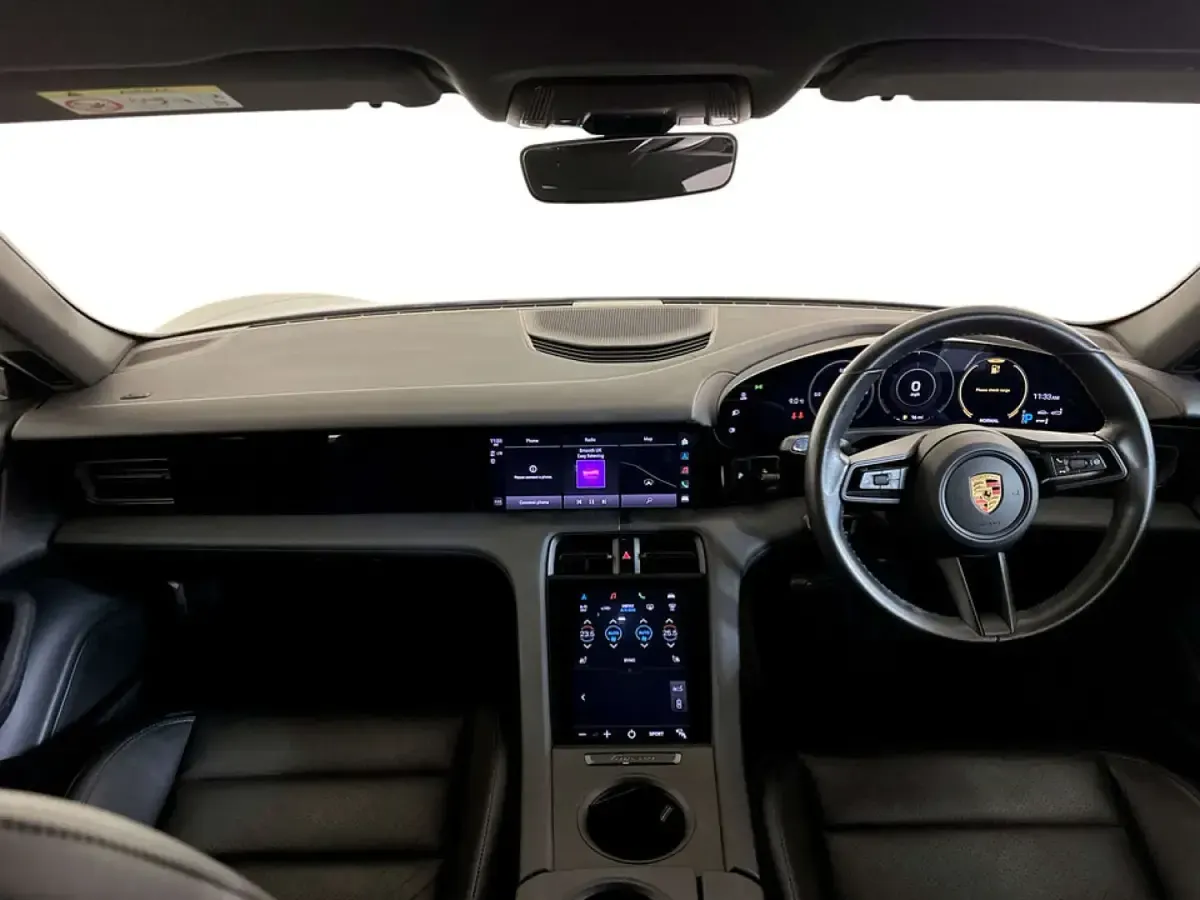 Używany Porsche Taycan Performance Package 419 kW (571 KM) 2022 Biały Sedan/Limuzyna