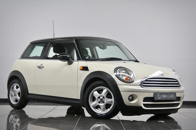 Used Mini Cooper D Hatch 2010 White Hatchback