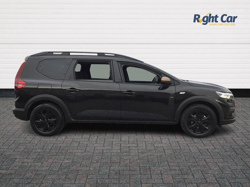 Used Dacia Jogger Extreme 140 HP (102 kW) 2024 Black MPV