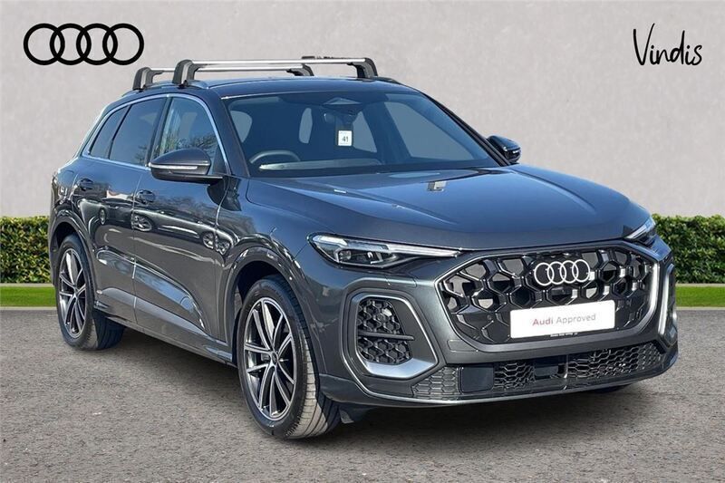 Grey Used 2025 Audi Q5 Advanced SUV | £54,850 (Expensive) - Image 1/3