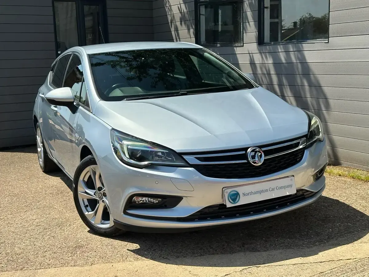 Used Vauxhall Astra SRi 2017 Silver Hatchback