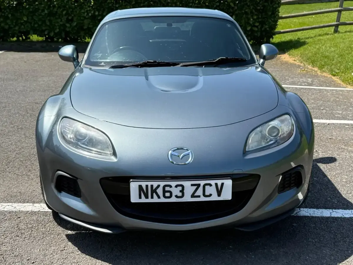 Usado Mazda MX5 126 HP (92 kW) 2013 Cinzento Cabrios