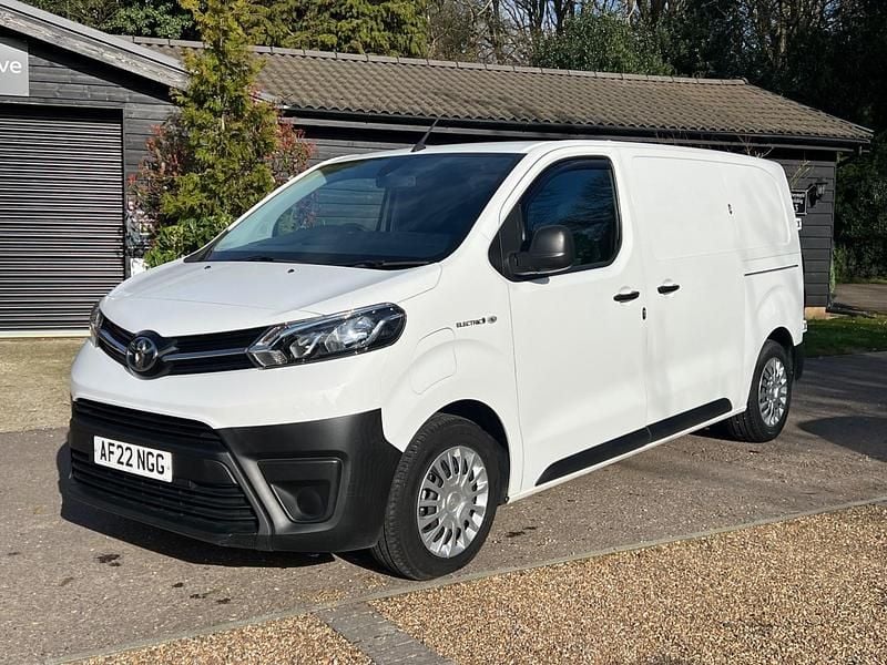 Used Toyota Proace 100 kW (136 HP) 2022 White MPV