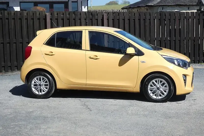 Second-hand Kia Picanto 66 CP (48 kW) 2023 Galben Hatchback