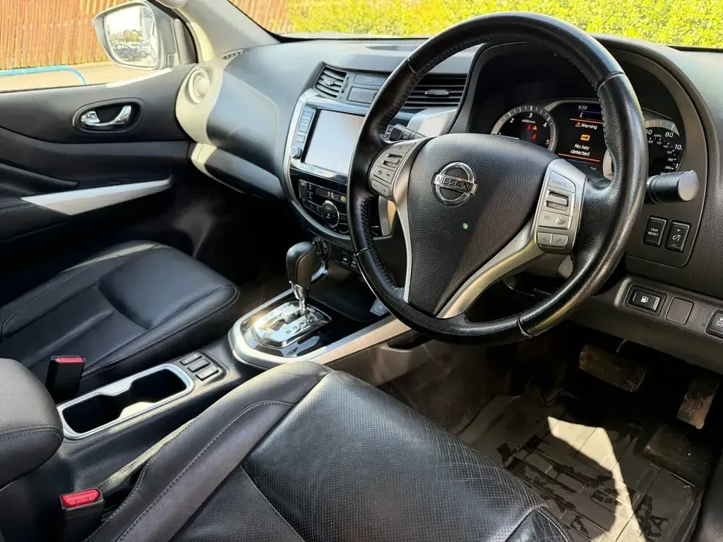Used Nissan Navara Tekna 190 HP (139 kW) 2021 Grey Pickup