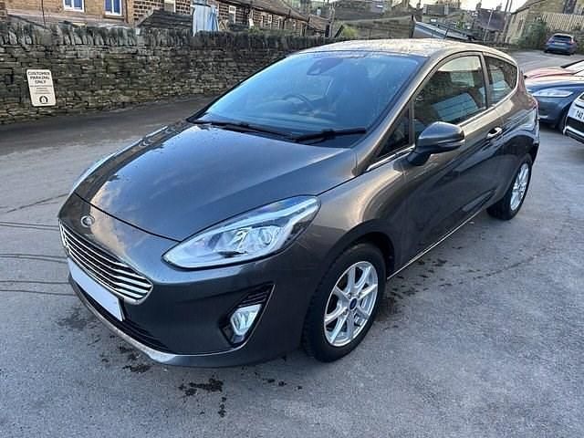 Used Ford Fiesta Zetec 85 HP (62 kW) 2017 Grey Hatchback