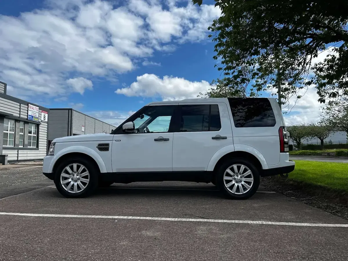 Used Land Rover Discovery SE 256 HP (188 kW) 2014 White SUV