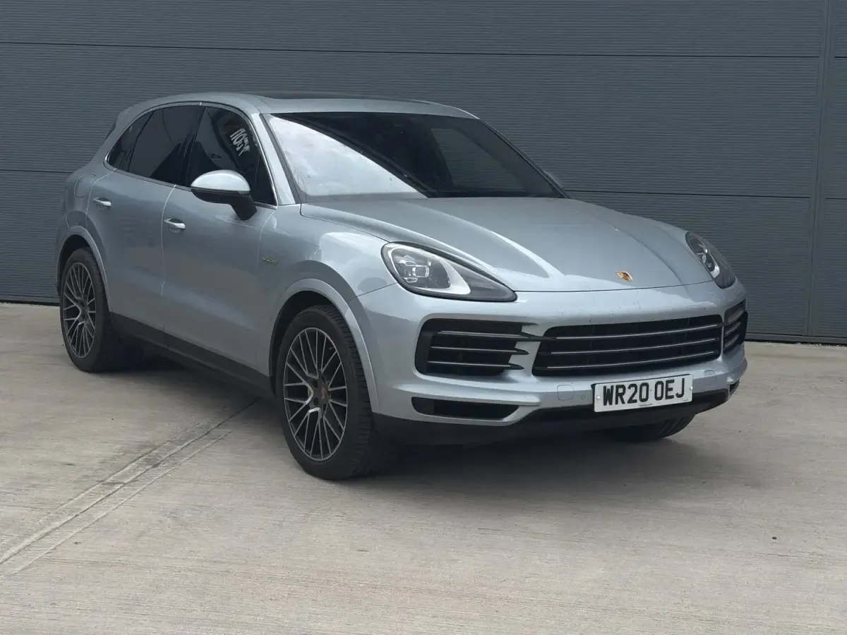 Used Porsche Cayenne 462 HP (339 kW) 2020 Silver SUV