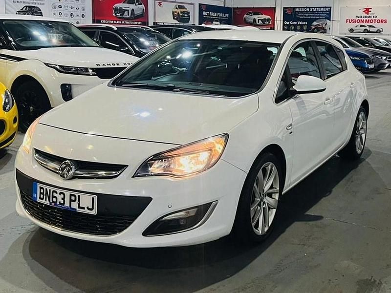 White Used 2013 Vauxhall Astra SRi Hatchback | £2,000 (Good price) - Image 1/4