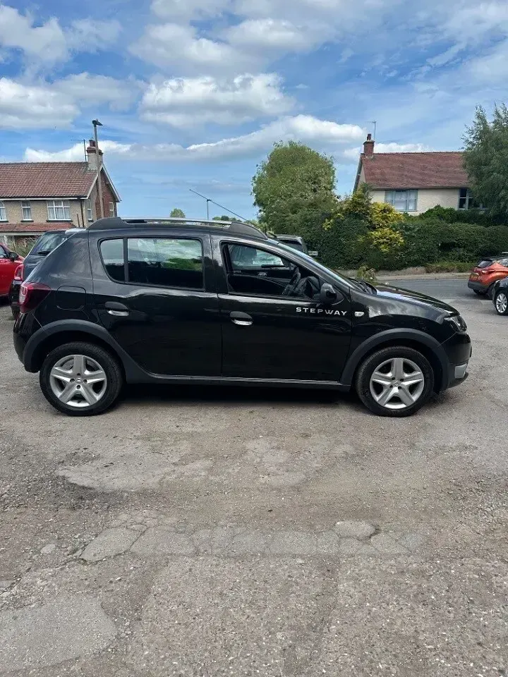Used Dacia Sandero Lauréate 90 HP (66 kW) 2015 Black Hatchback
