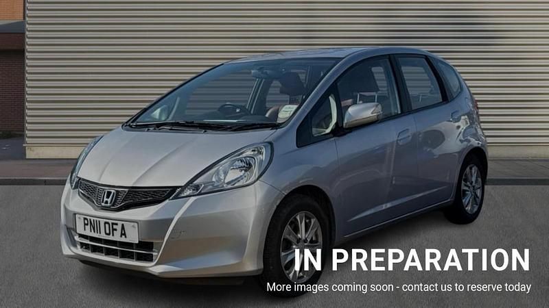Used Honda Jazz ES 100 HP (73 kW) 2011 Silver Hatchback