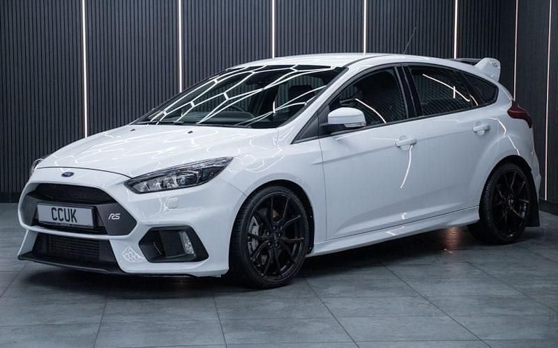 Used Ford Focus RS 350 HP (257 kW) 2017 White Hatchback