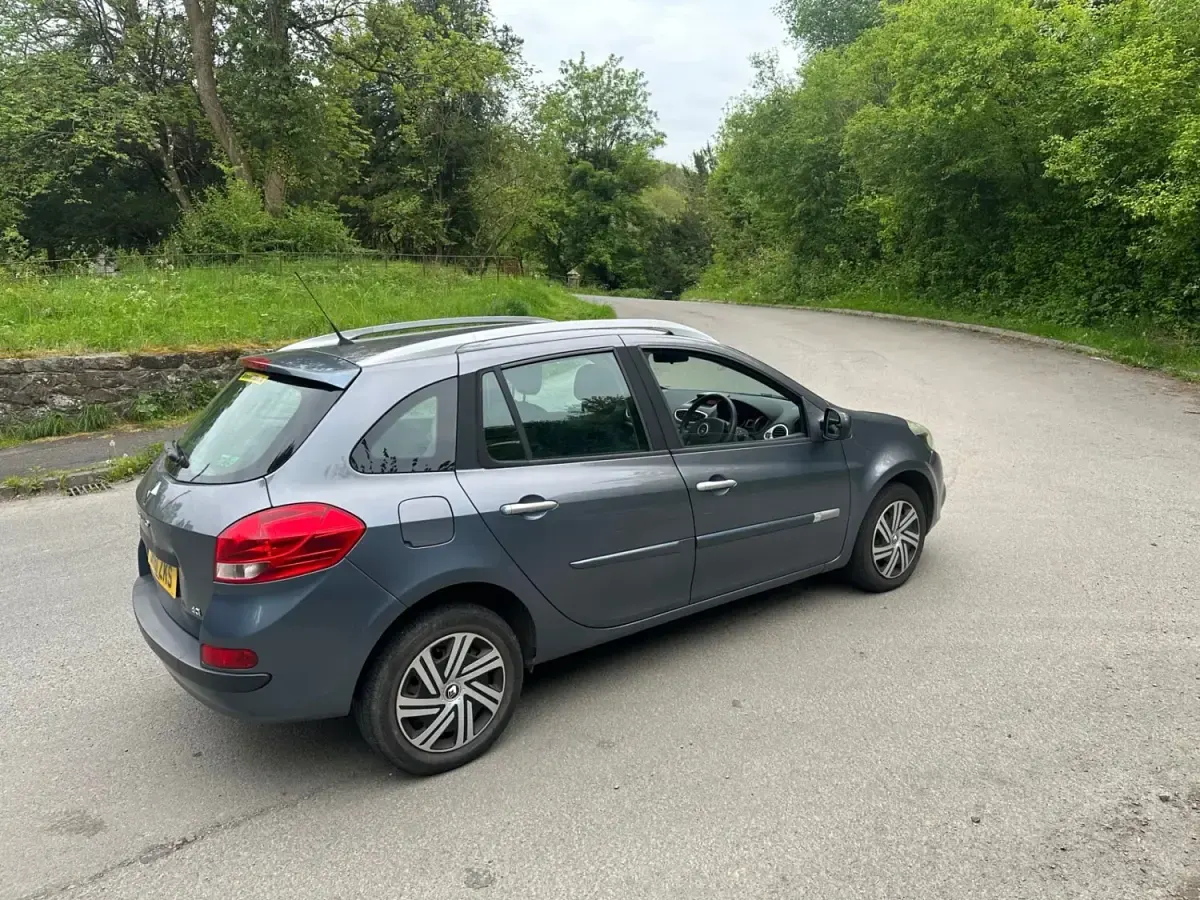 Usado Renault Clio GrandTour Expression 2012 Azul Carrinha