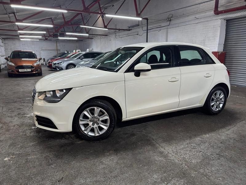 Used Audi A1 116 HP (85 kW) 2015 White Hatchback