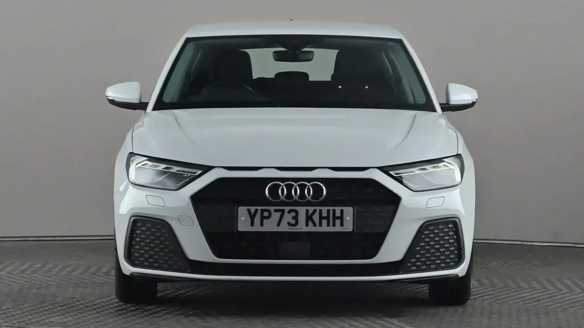 Käytetty Audi A1 Premium 110 HP (80 kW) 2023 Valkoinen Katumaasturi