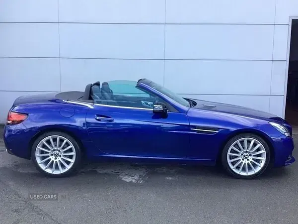Usado Mercedes SLC300 AMG line 245 HP (180 kW) 2018 Azul Cabrios
