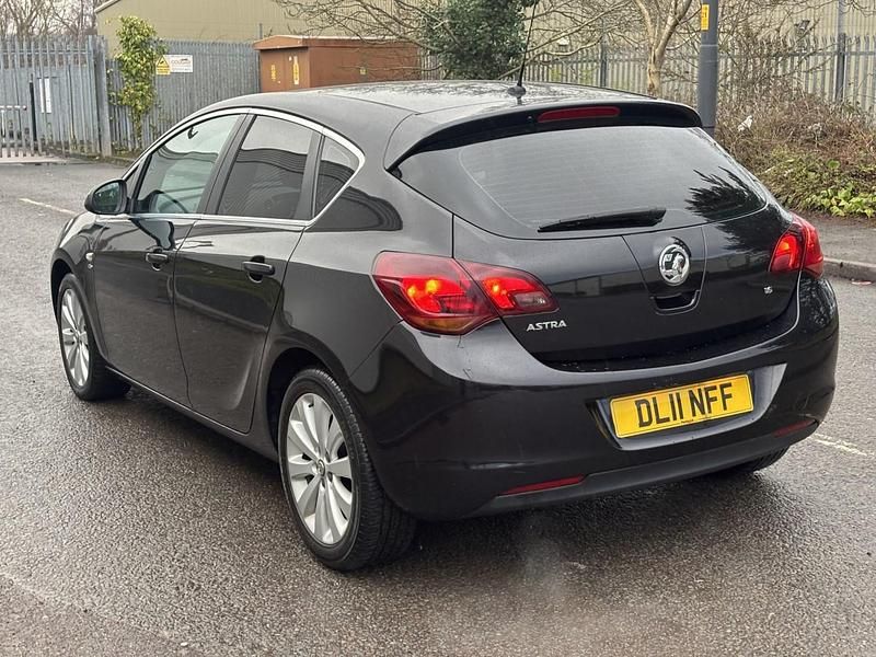 Used Vauxhall Astra Elite 115 HP (84 kW) 2011 Black Hatchback