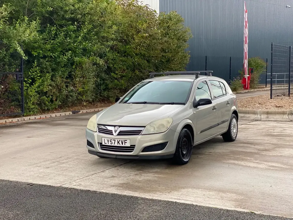 Used Vauxhall Astra 138 HP (101 kW) 2008 Beige Hatchback