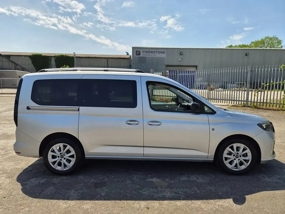 Used Ford Grand Tourneo Connect Titanium 122 HP (89 kW) 2025 Silver MPV