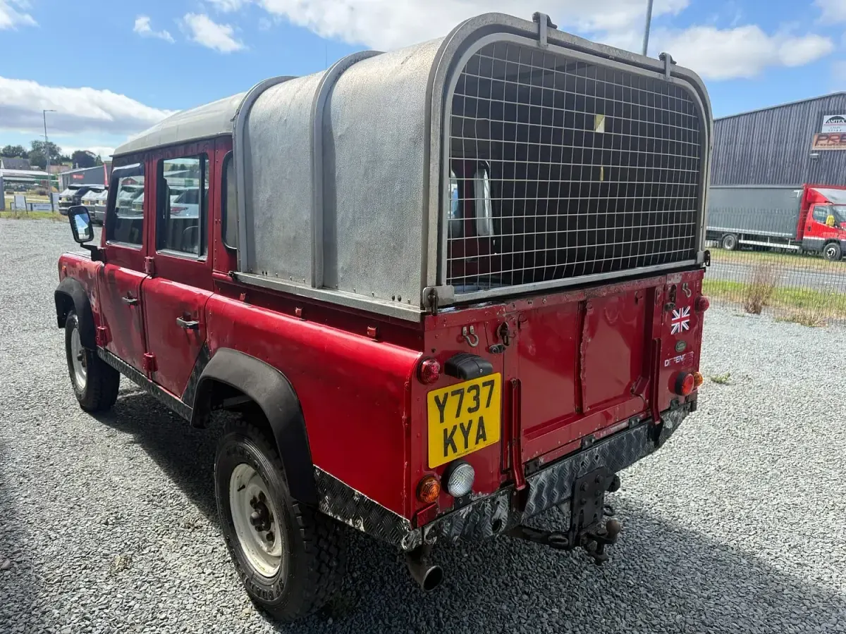 Used Land Rover Defender 90 HP (66 kW) 2001 Red Pickup