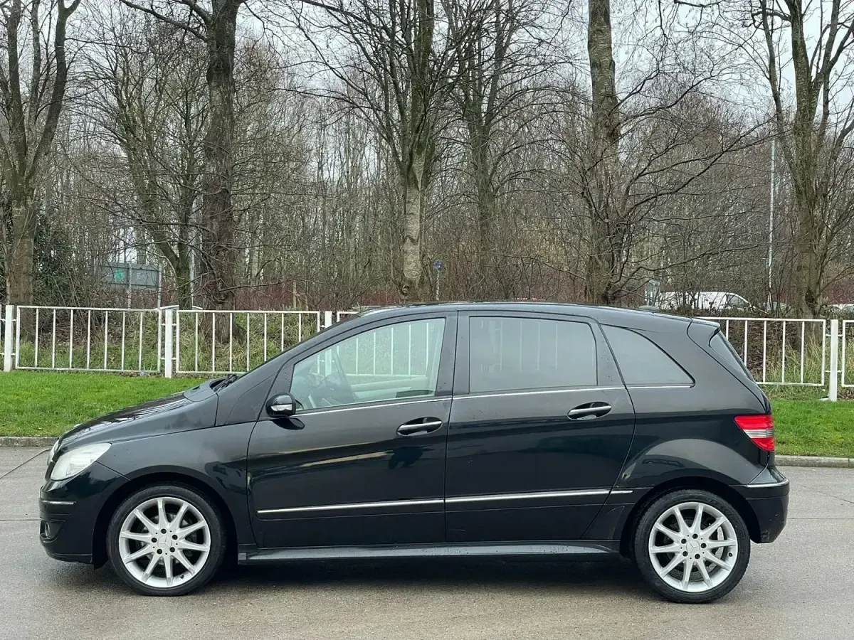 Usado Mercedes B170 SE 2006 Preto Monovolume