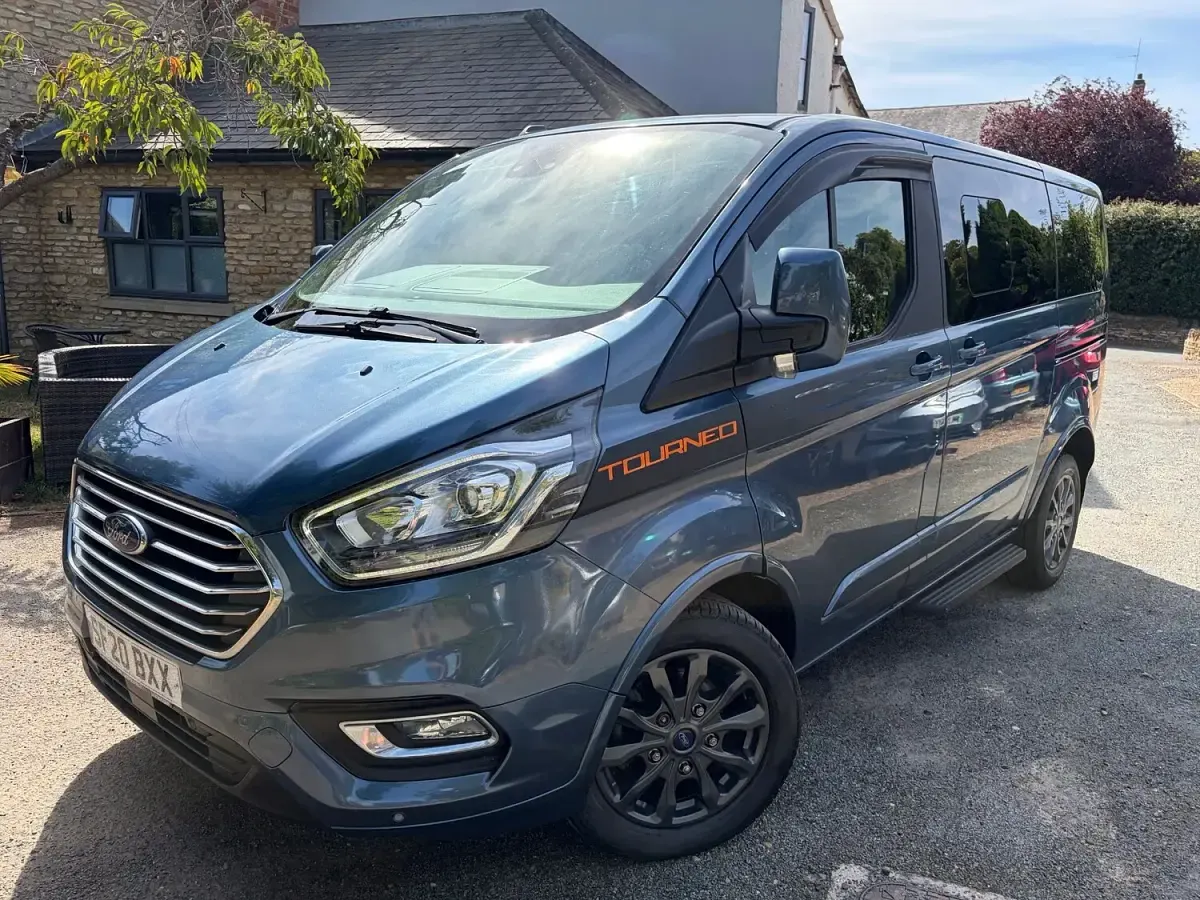 Used Ford Tourneo Custom Titanium 130 HP (95 kW) 2020 Colbolt blue metallic Van