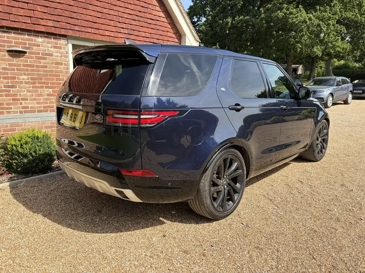 Used Land Rover Discovery HSE 306 HP (225 kW) 2019 Blue SUV