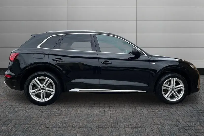 Used Audi Q5 S-Line 204 HP (150 kW) 2023 Mythos black SUV