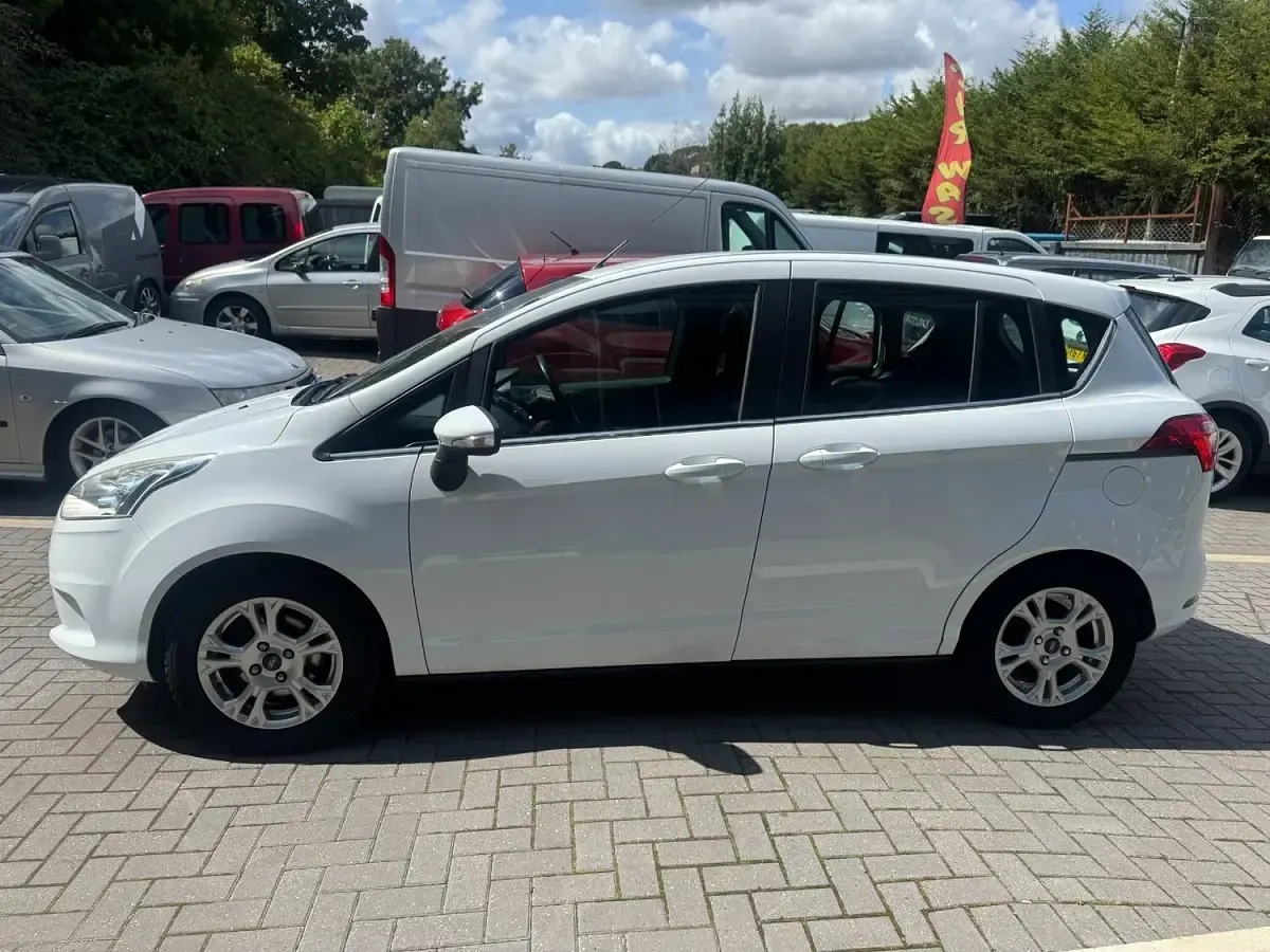 Used Ford B-MAX Zetec 95 HP (69 kW) 2015 White MPV