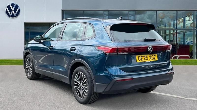Used VW Tiguan Life 150 HP (110 kW) 2025 Nightshade blue metallic  SUV