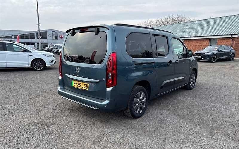 Used Vauxhall Combo Ultimate 100 kW (136 HP) 2025 Blue MPV