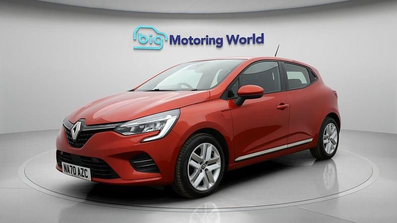 Used Renault Clio V Play 101 HP (74 kW) 2020 Red Hatchback