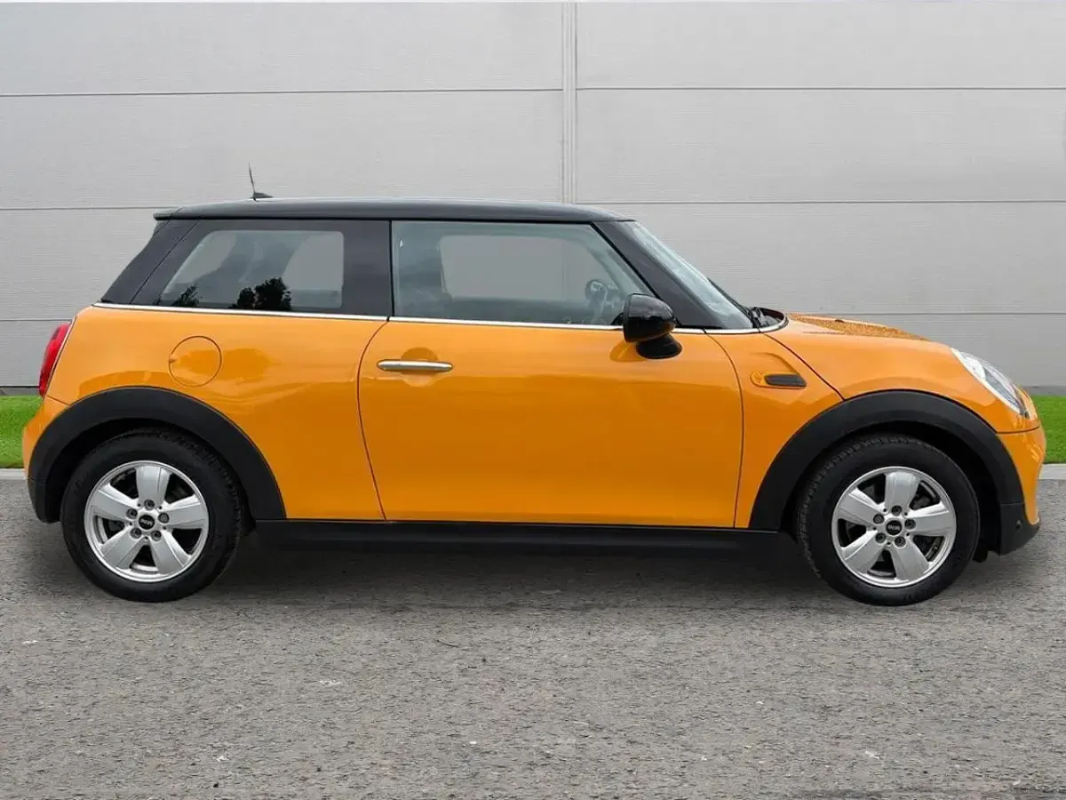 Used Mini Cooper Hatch 134 HP (98 kW) 2016 Orange Hatchback