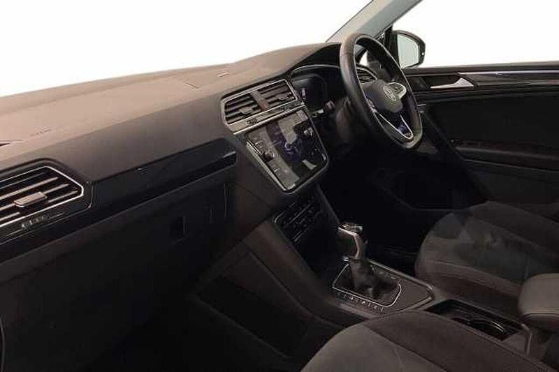 Used VW Tiguan Elegance 245 HP (180 kW) 2023 Black SUV