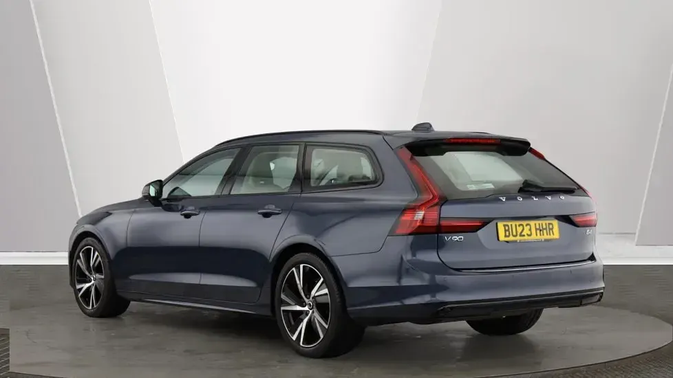 Used Volvo V90 Plus 197 HP (144 kW) 2023 Blue Estate
