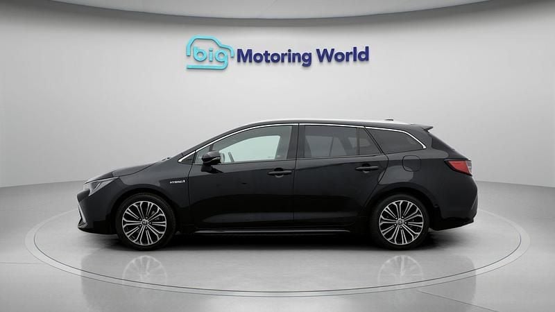 Used Toyota Corolla 184 HP (135 kW) 2020 Black Estate