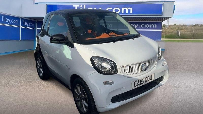 White Used 2015 Smart ForTwo Coupé Passion Coupe | £4,490 (Fair price) - Image 1/2
