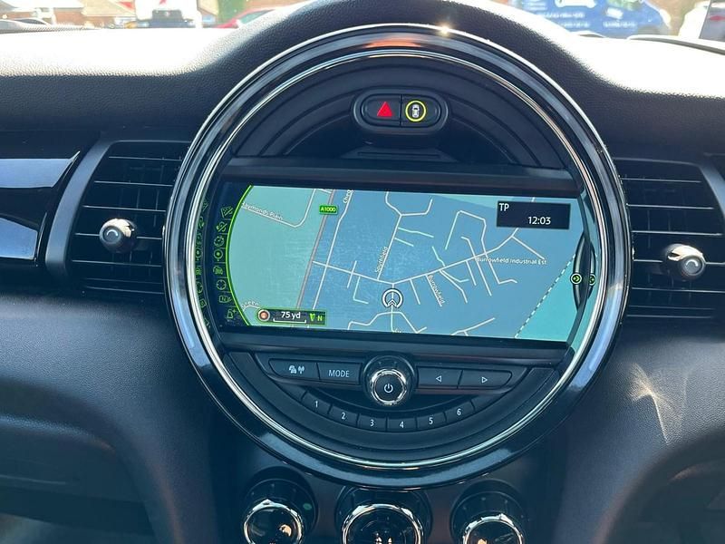 Używany Mini Cooper Hatch 136 KM (100 kW) 2017 Szary Hatchback