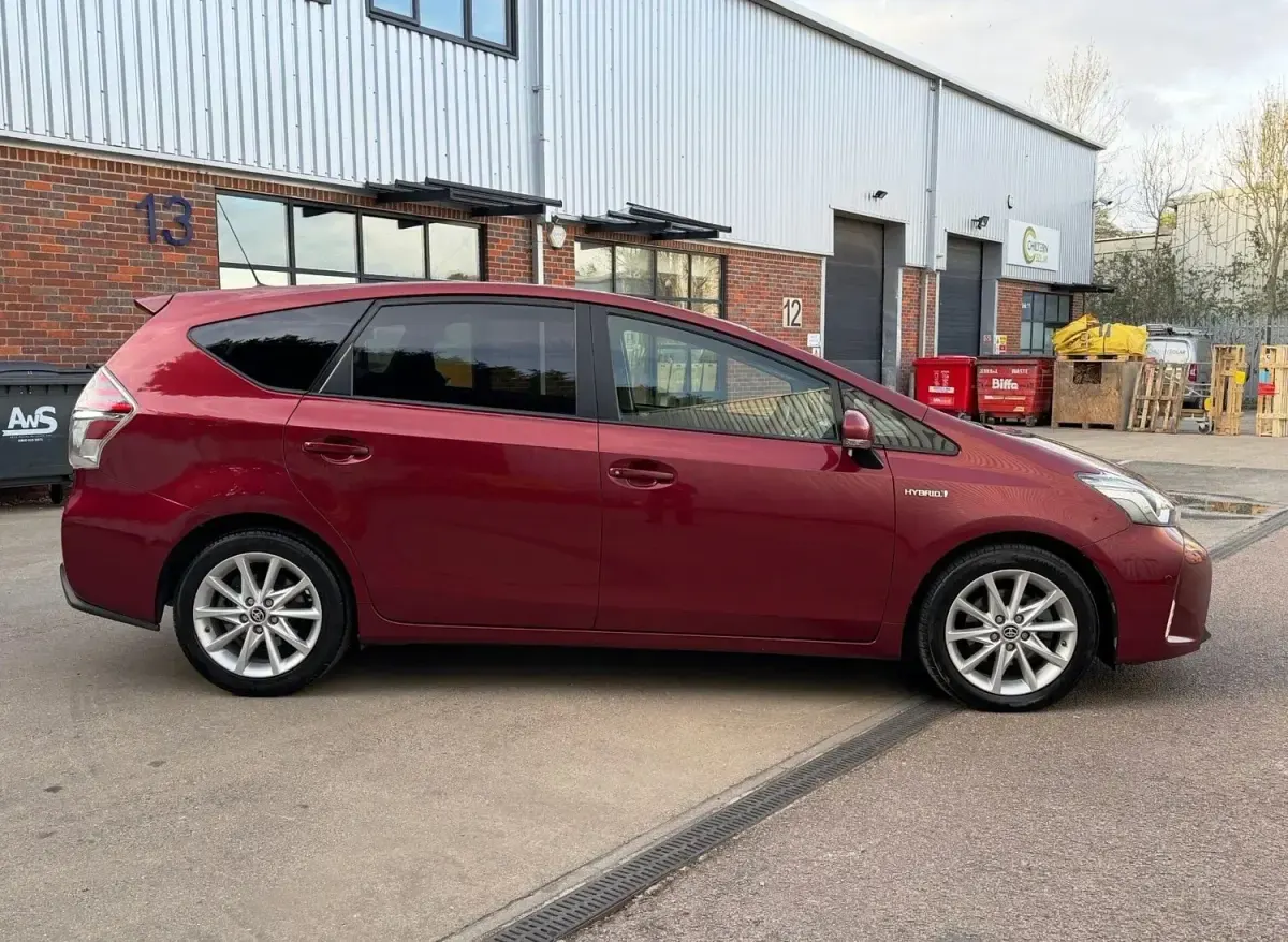 Usado Toyota Prius+ Plus 136 HP (100 kW) 2019 Vermelho Monovolume