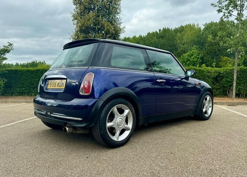 Begagnad Mini Cooper Hatch 116 HK (85 kW) 2005 Lila Halvkombi
