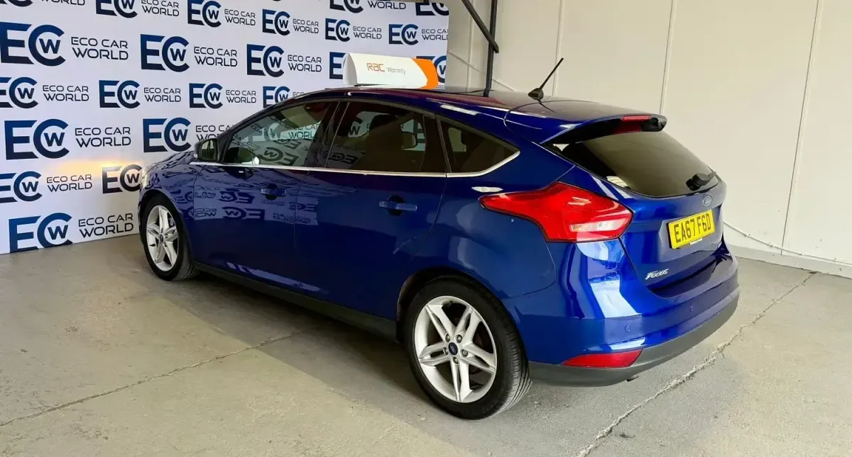 Usado Ford Focus Titanium 125 HP (91 kW) 2017 Azul Citadino